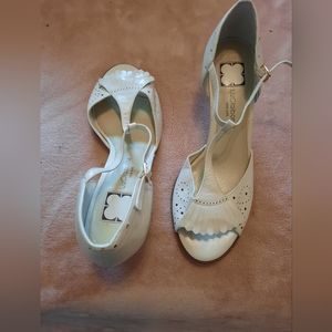 Liz Claiborne maryjane leather heels